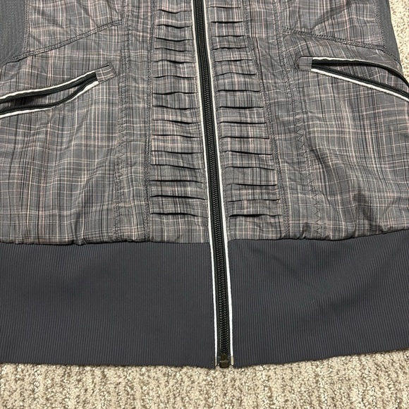 Lululemon Run Back on Track Jacket - Picture 2 of 7